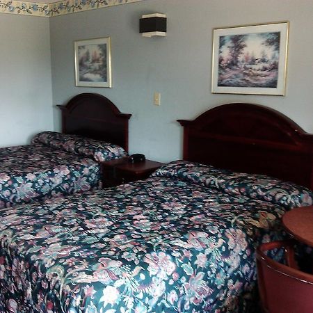 Relax Inn Birmingham Room photo