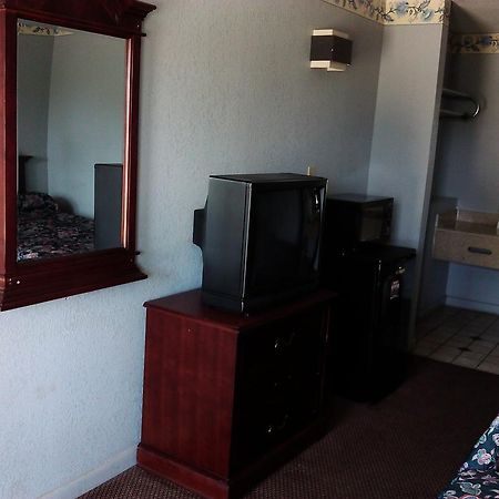 Relax Inn Birmingham Room photo